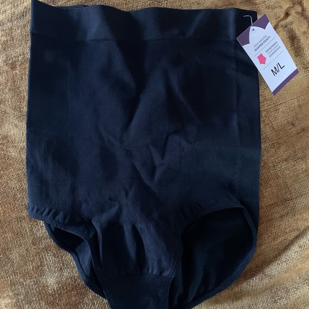 Brand New Tags Shaper Mint  High waisted control top panty sz M/L